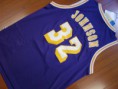 /album/los-angeles-lakers/a27-johnson-32-purple-swingman-retro-jpg/